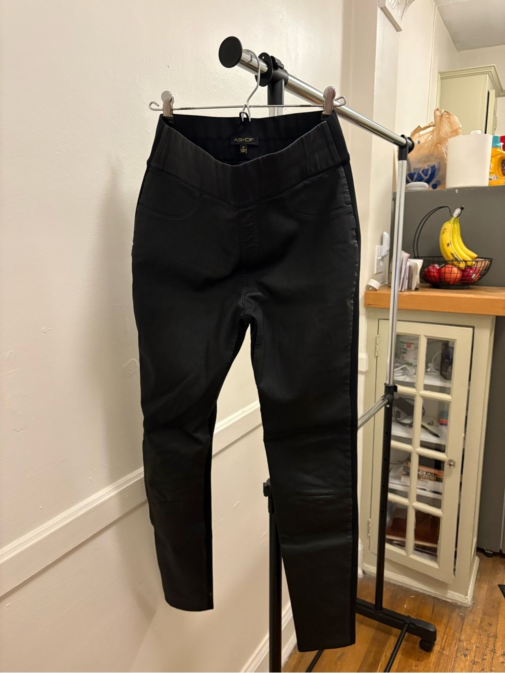 Women's Black Pull-On Slim Leggings - AS by DF